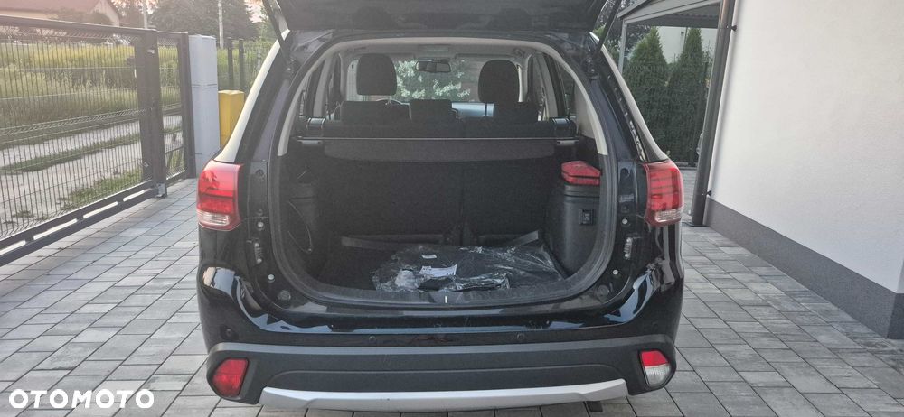 Mitsubishi Outlander - 2