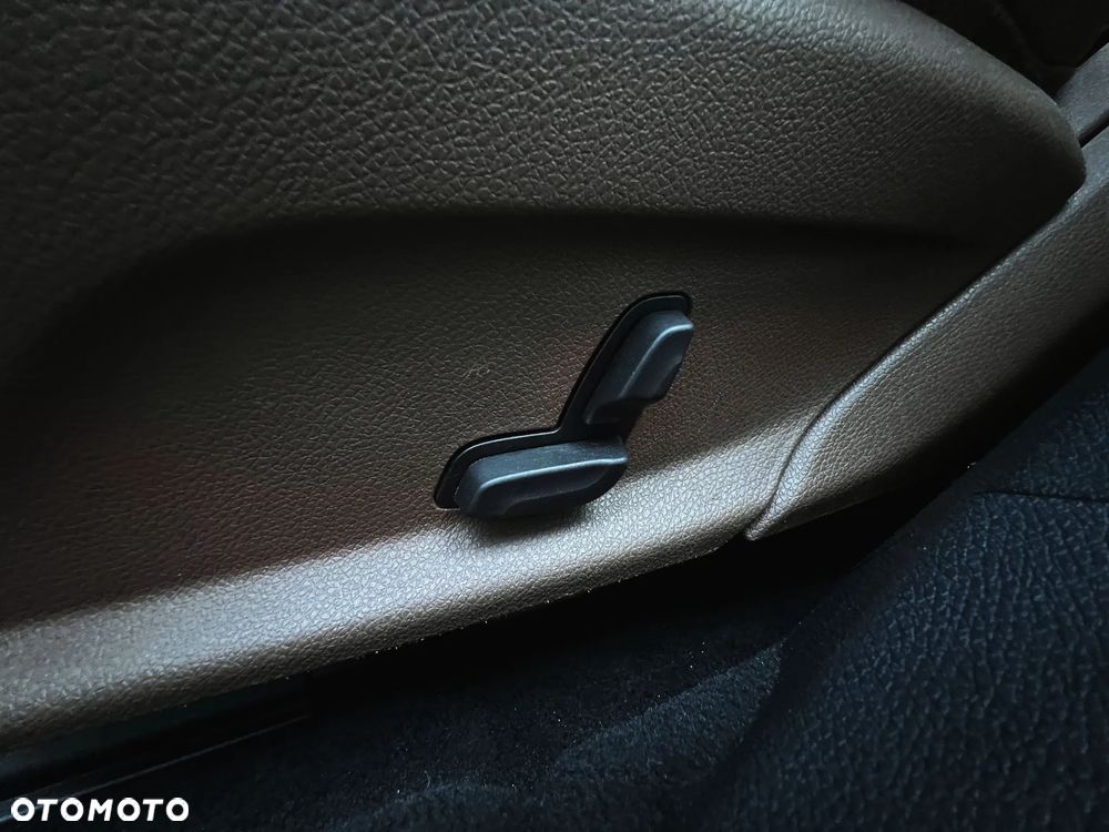 Mercedes-Benz Klasa E 220 d Business Edition 9G-TRONIC - 37
