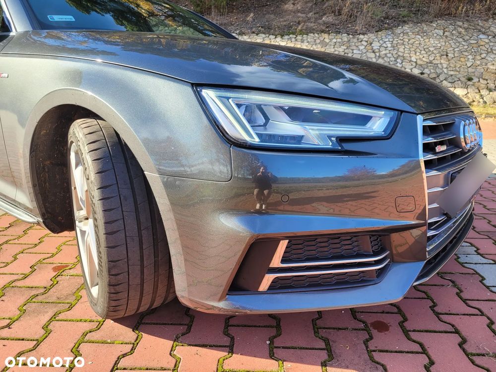 Audi A4 Limousine - 4