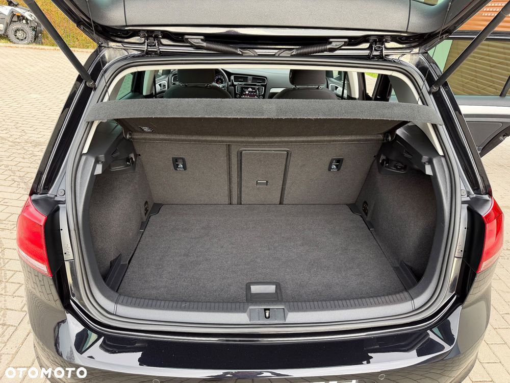 Volkswagen Golf - 28