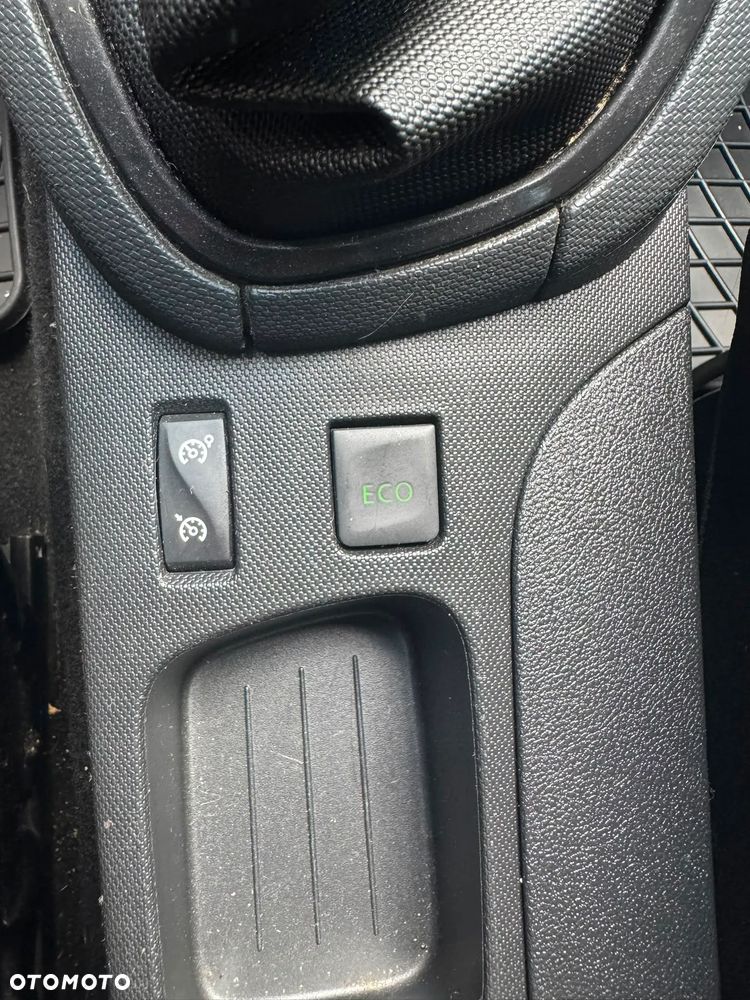 Renault Clio 1.2 16V 75 Start - 12