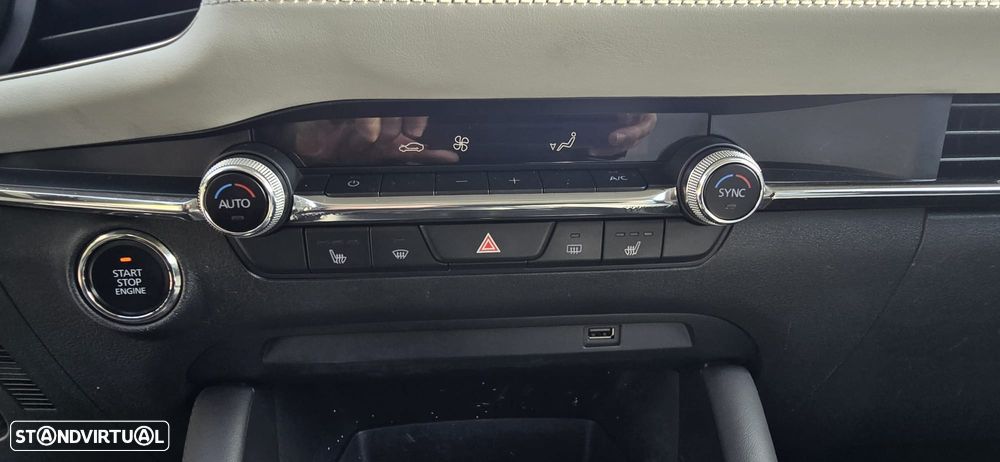 Mazda 3 Hatchback - 12