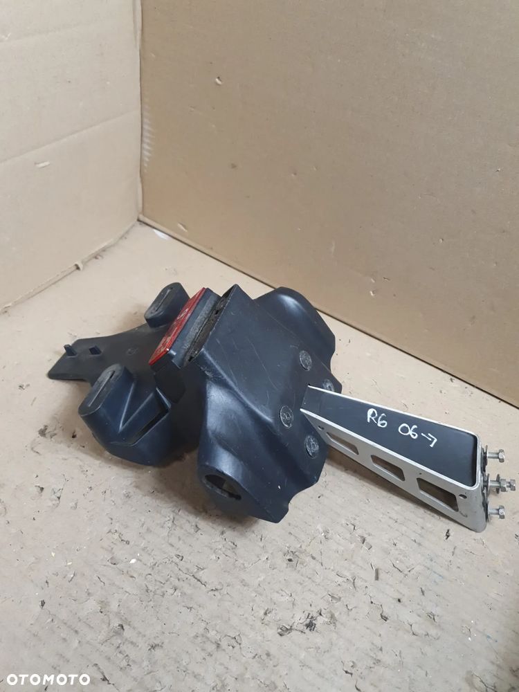 Yamaha YZF-R6 600 RJ11 (2006 - 2007) Mocowanie tablicy zadupek ogon - 3