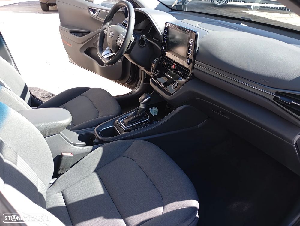Hyundai Ioniq - 6