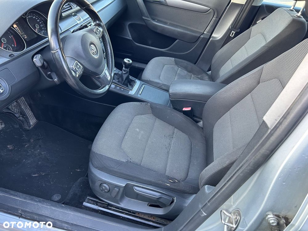 Volkswagen Passat - 33