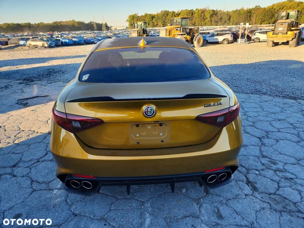 Alfa Romeo Giulia - 10