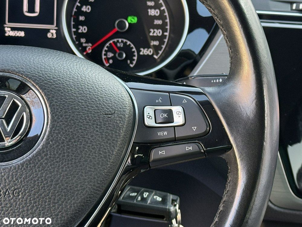 Volkswagen Touran 1.6 TDI SCR DSG IQ.DRIVE - 16