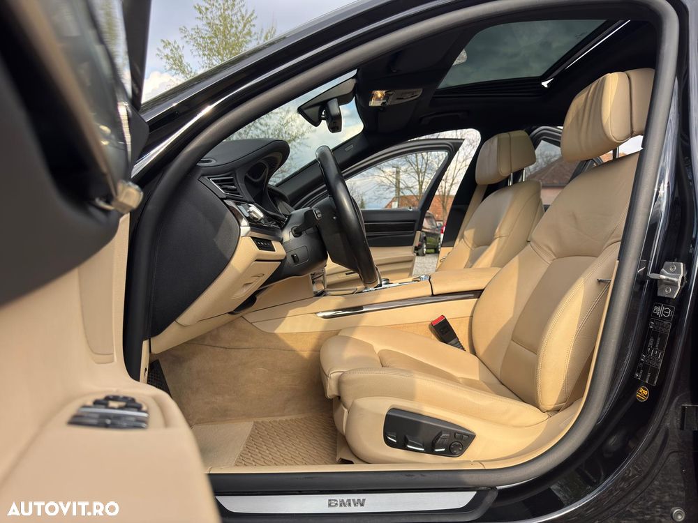 BMW Seria 7 740d Edition Exclusive - 35