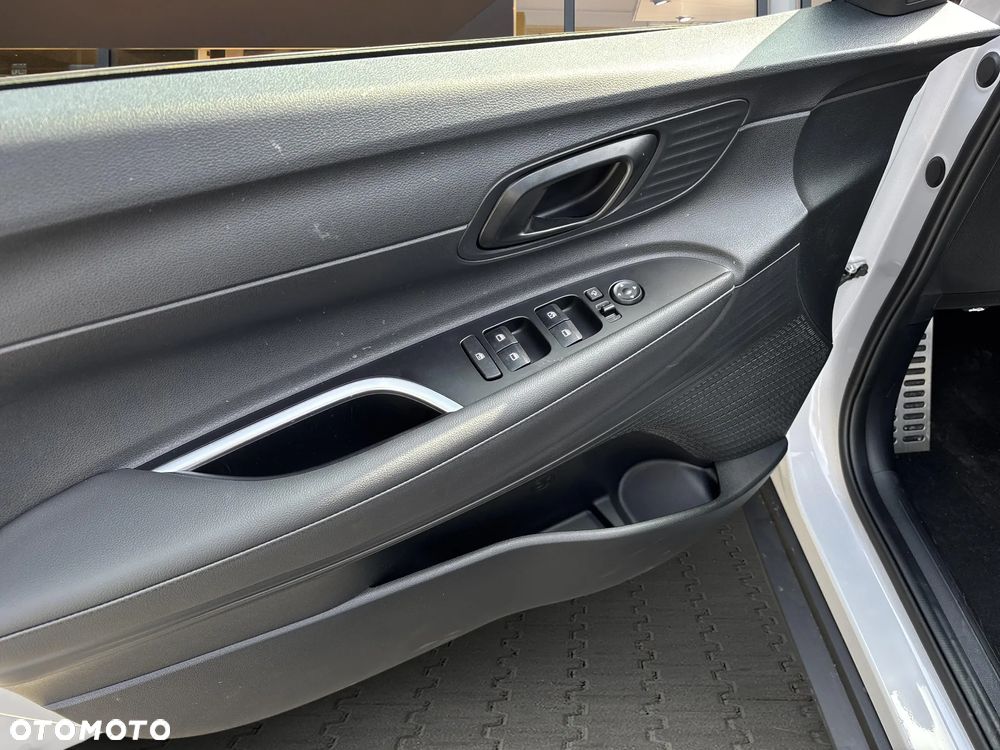 Hyundai Bayon 1.0 T-GDI Smart Black DCT - 11