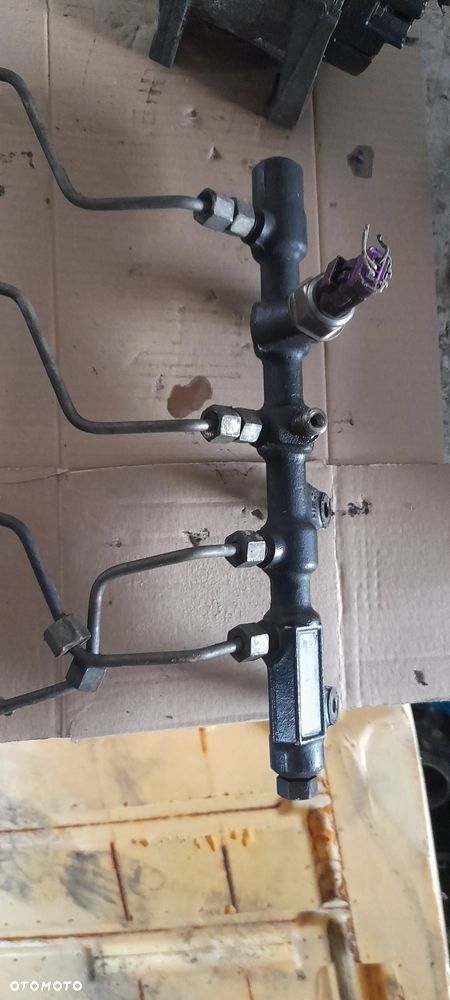 Kia Carnival alternator 2,9 - 8