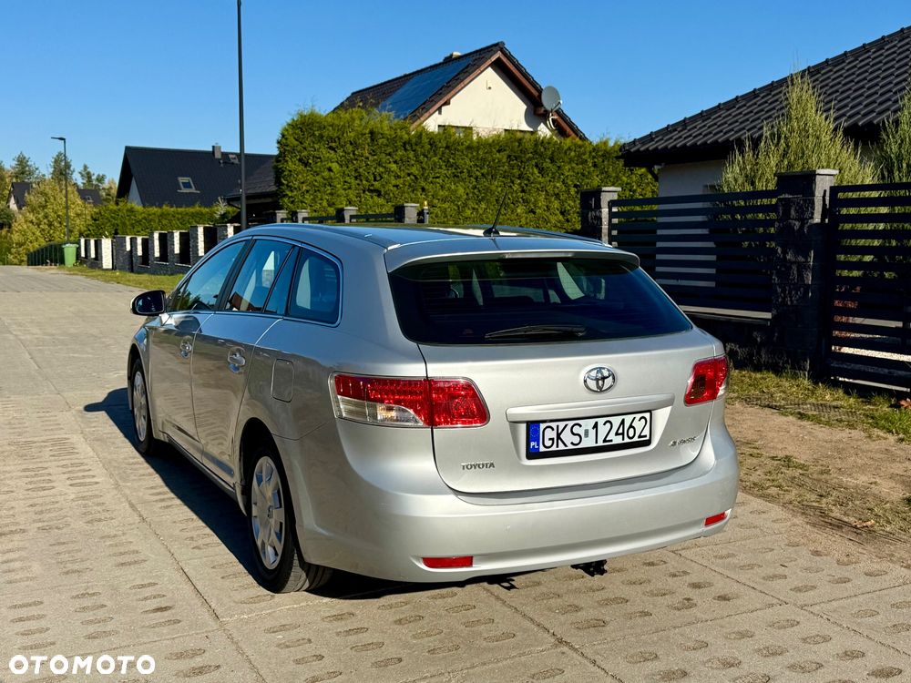 Toyota Avensis 2011 photo 5