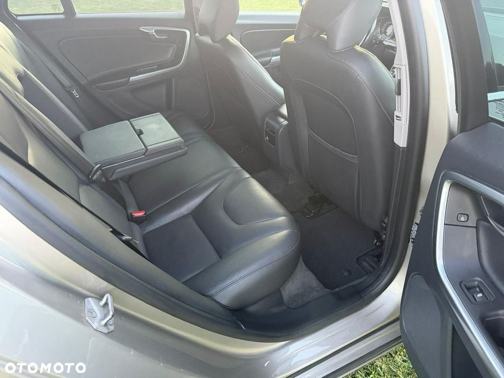 Volvo V60 D3 Momentum - 19