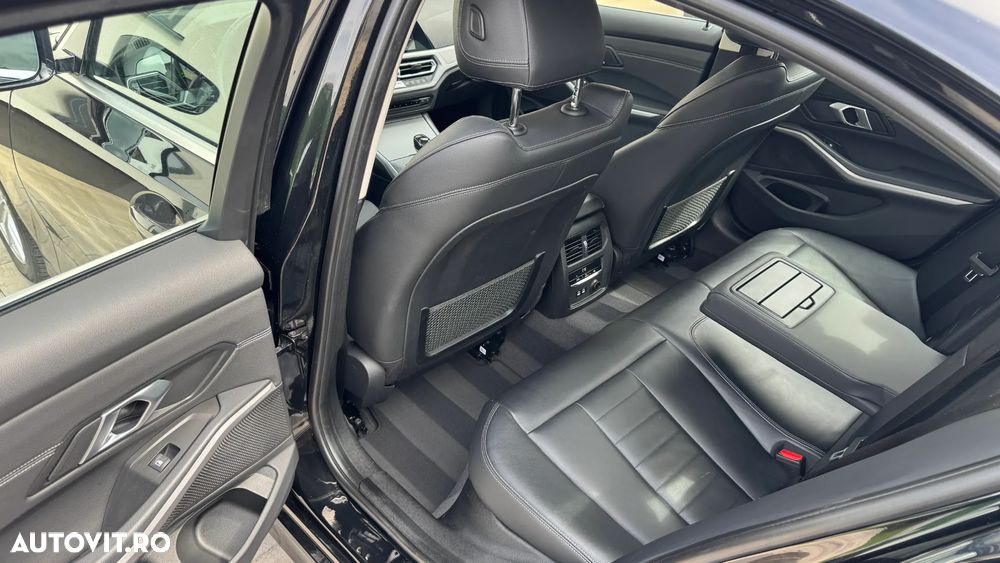 BMW Seria 3 320i Aut. Sport Line - 11