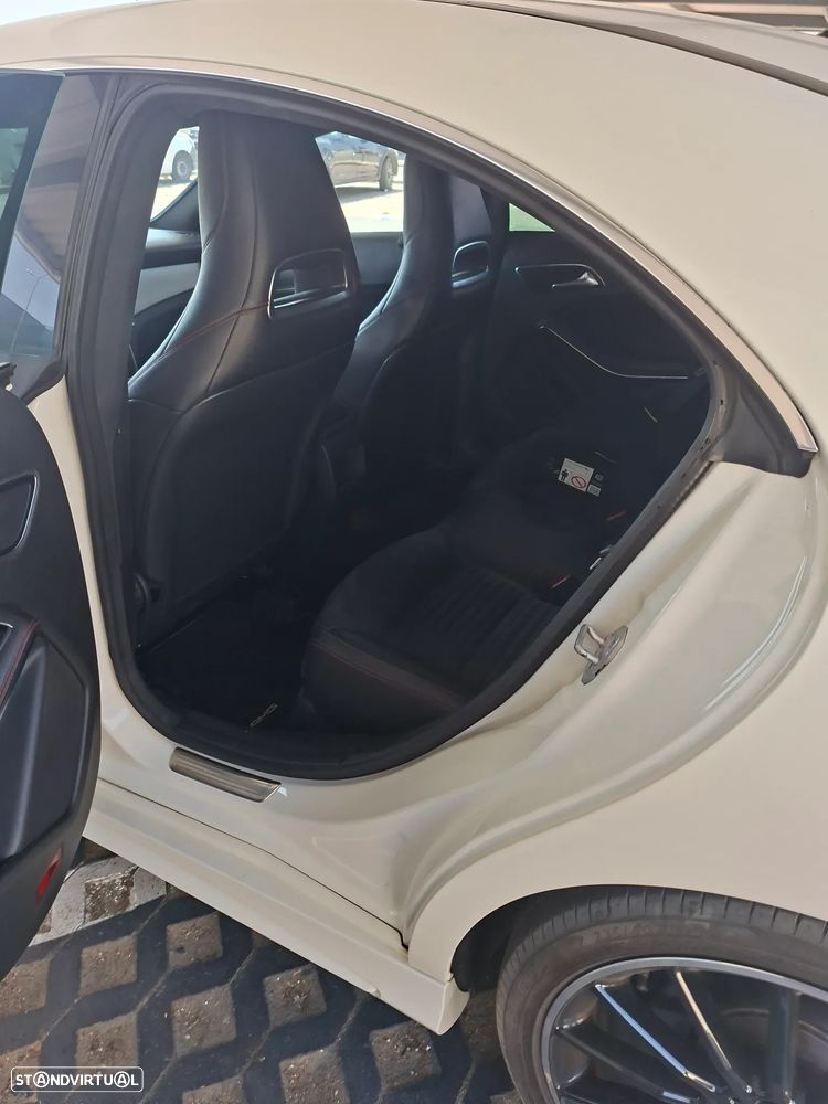 Mercedes-Benz CLA 200 d 7G-DCT AMG Line — fotografia 14