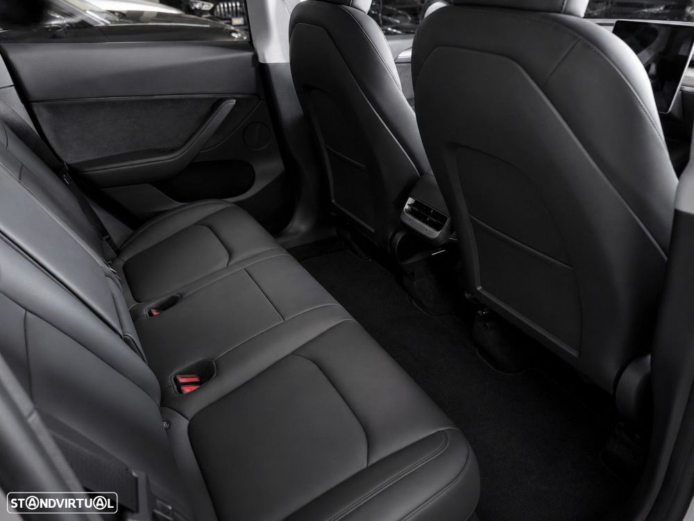 Tesla Model Y Long-Range RWD - 12