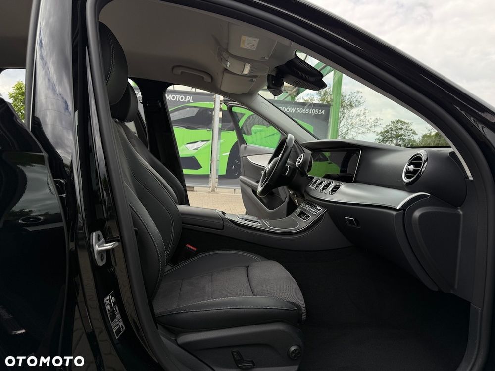 Mercedes-Benz Klasa E 300 de Business Edition - 33