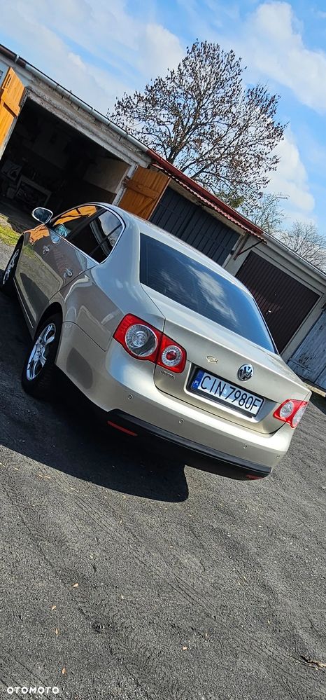 Volkswagen Jetta 1.6 Comfortline - 3