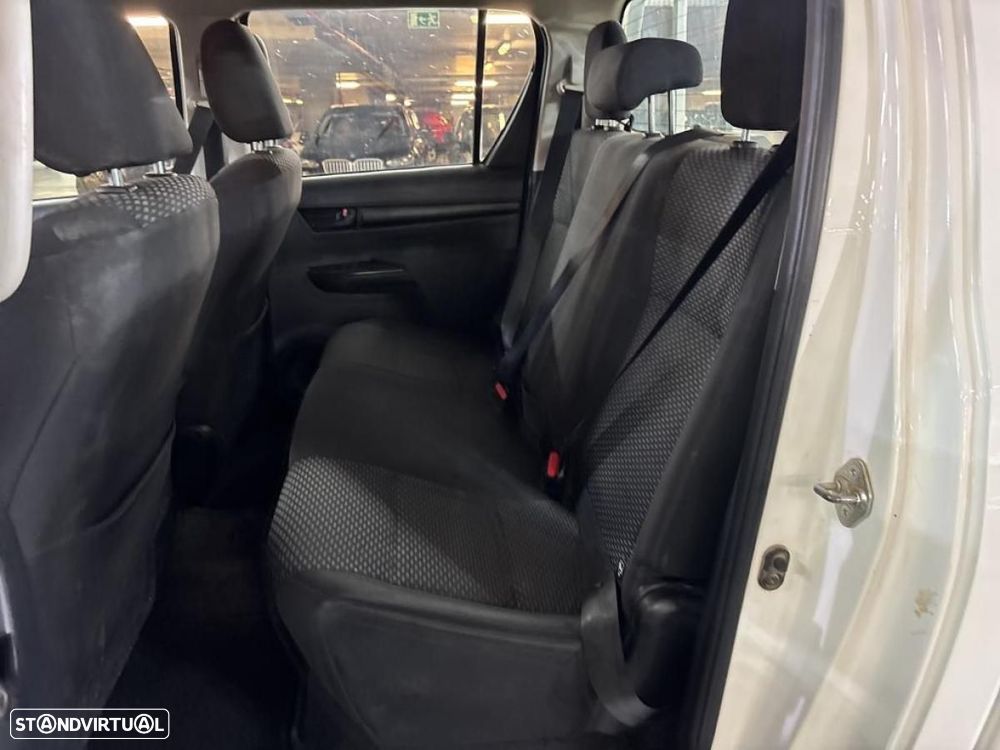 Toyota Hilux 2.4 D-4D 4WD CD - 3