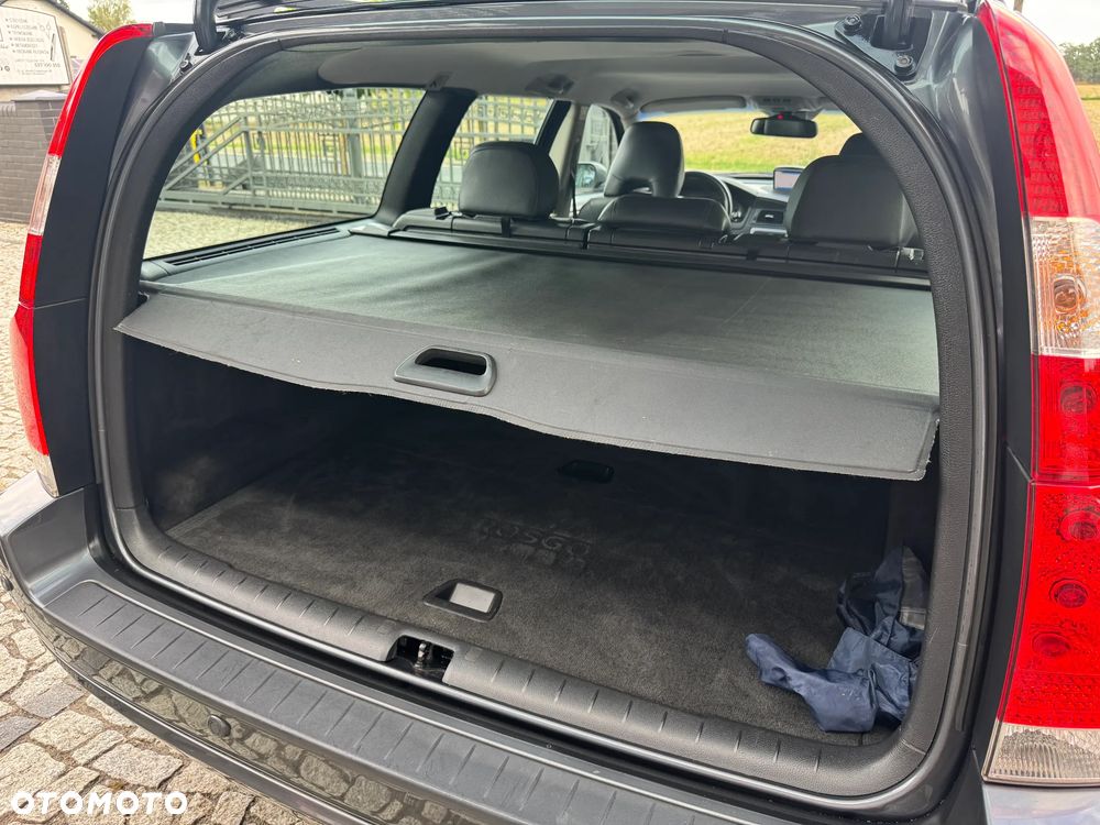 Volvo V70 2.4 Premium - 32