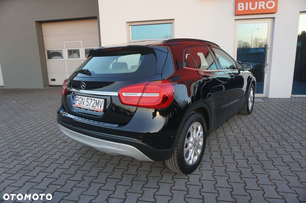 Mercedes-Benz GLA 200 7G-DCT Urban - 4