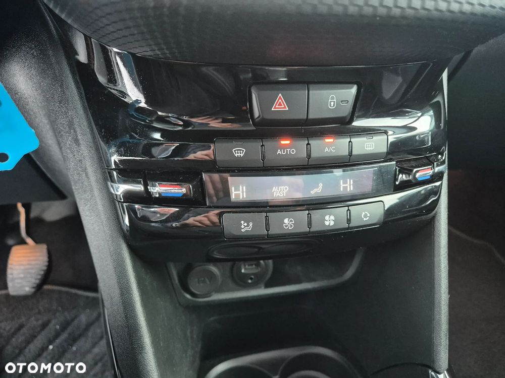 Peugeot 2008 1.6 BlueHDi Allure S&S - 17