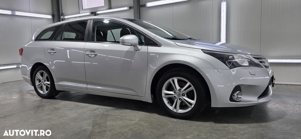 Toyota Avensis 2.0 D-4D - 9
