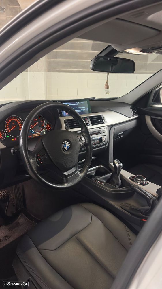 BMW 318 d - 12