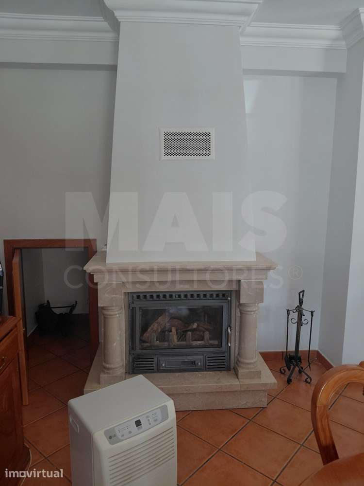Moradia T4 com Jardim, Garagem e Churrasqueira no Centro de Olho Ma... - Grande imagem: 3/21