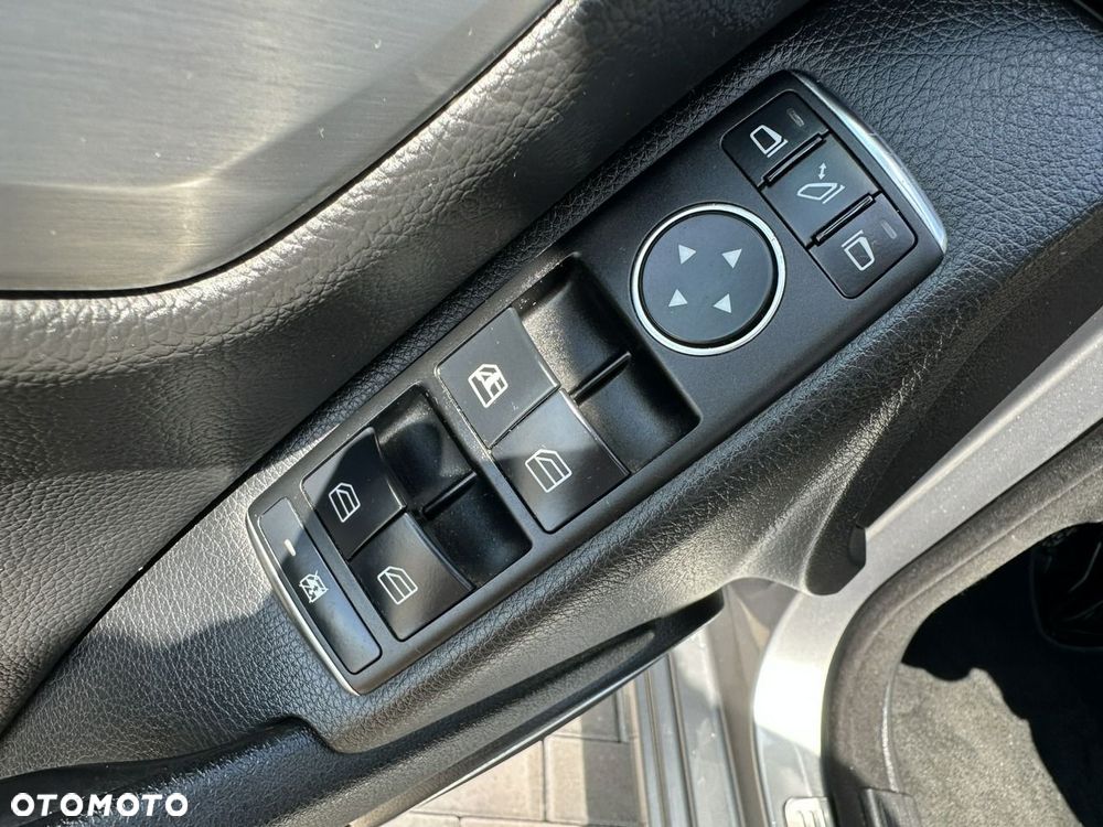 Mercedes-Benz Klasa C 180 BlueEFFICIENCY Avantgarde - 17