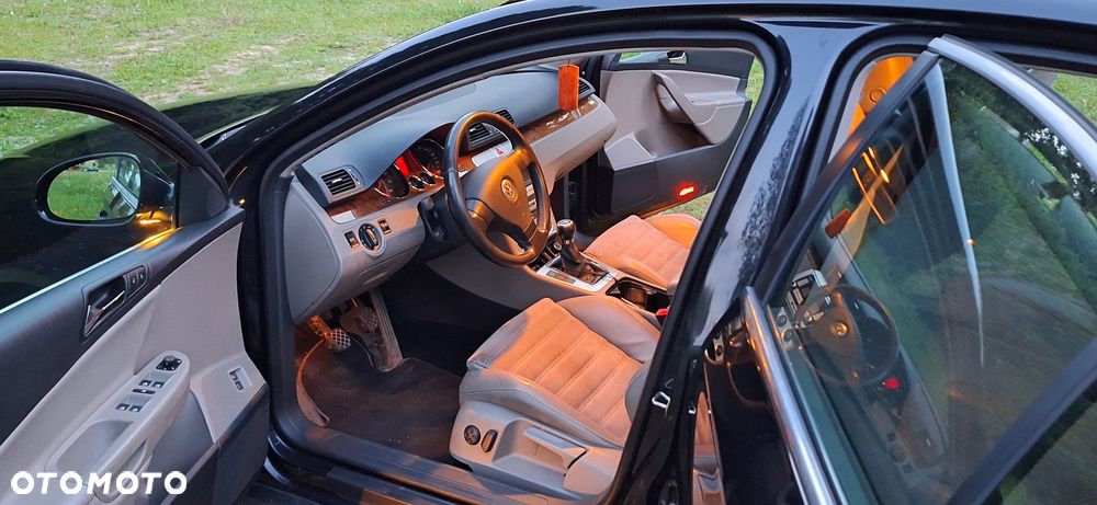 Volkswagen Passat 2.0 FSI Highline - 12
