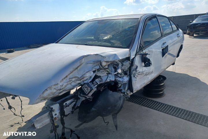 Lampa stop dreapta pe aripa Mercedes-Benz C-Class W204/S204/C204 [fac - 4