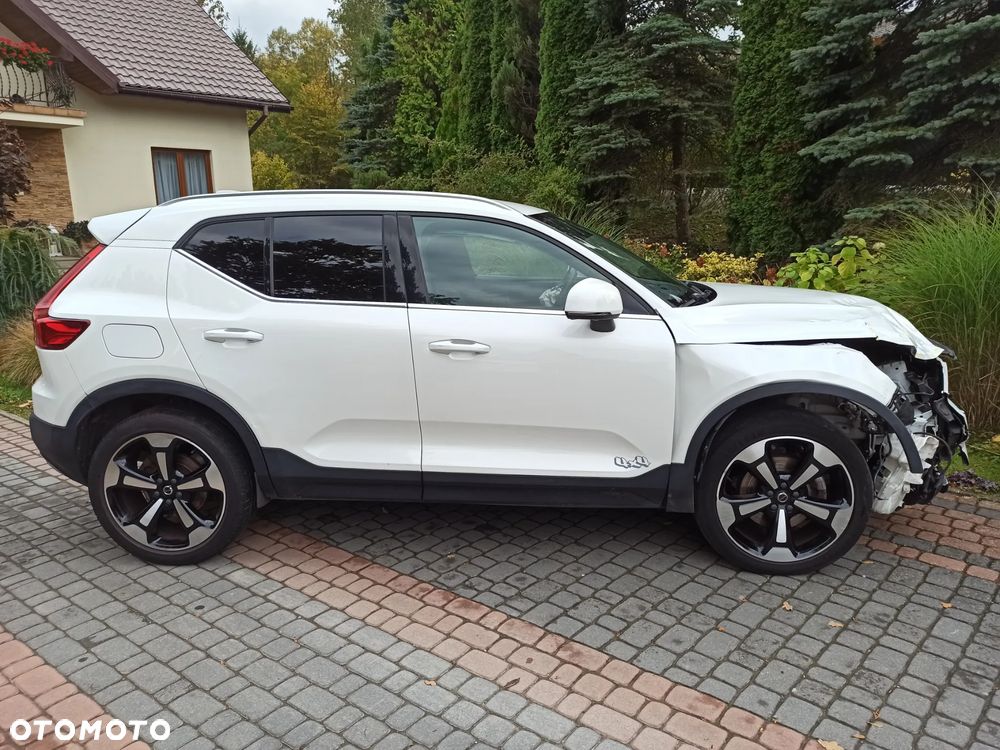 Volvo XC 40 B4 B AWD Geartronic RDesign - 8