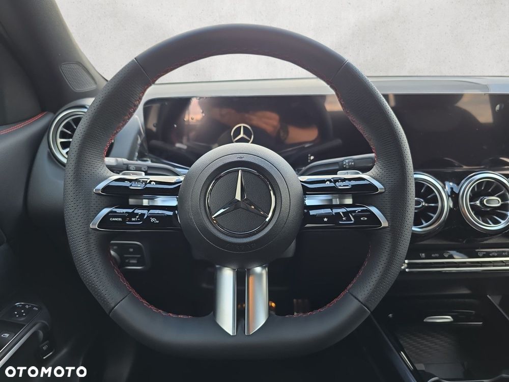 Mercedes-Benz GLB - 14