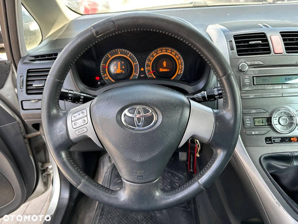 Toyota Auris - 10