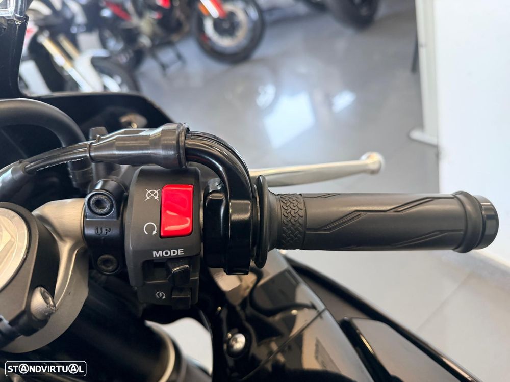 Yamaha YZF R1 - 7