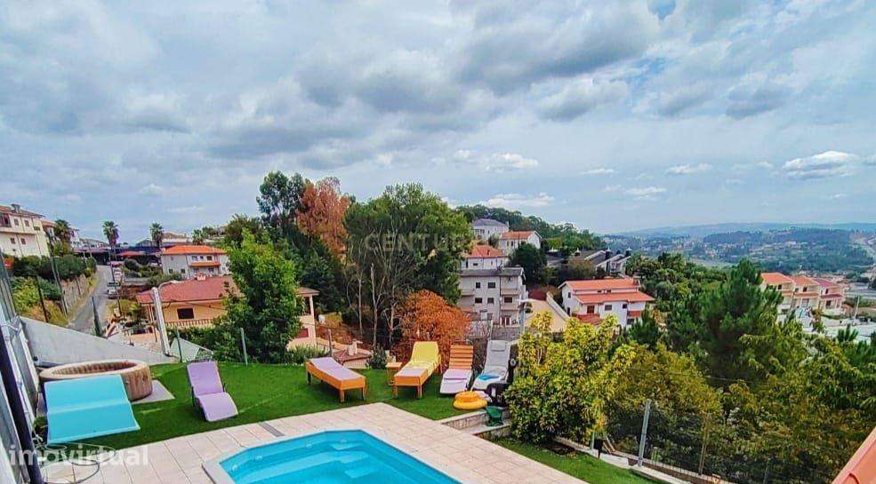 Moradia com miradouro, piscina e área agricola em Lousada, Porto - Grande imagem: 4/24
