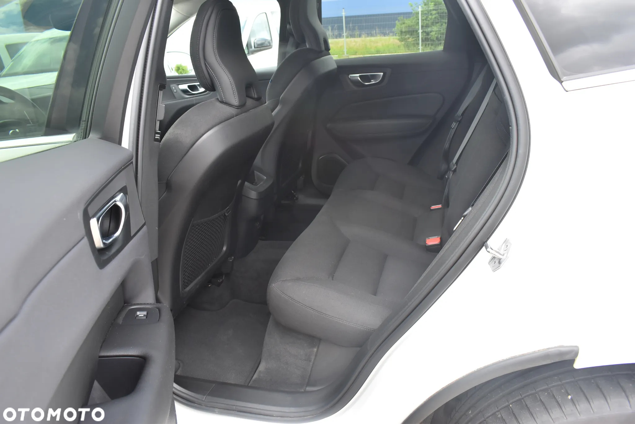 Volvo XC 60 B4 B Momentum Pro - 12