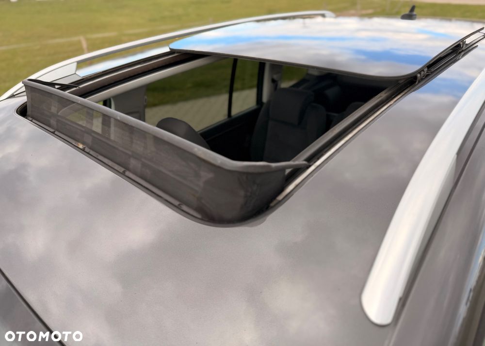 Volkswagen Touran 2.0 TDI DPF DSG Trendline - 10