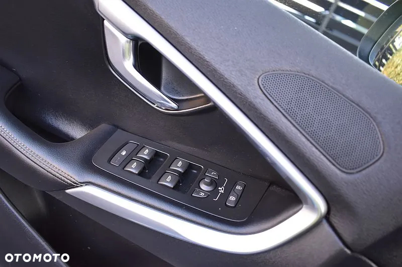 Volvo V40 D3 Drive-E R-Design Momentum - 17