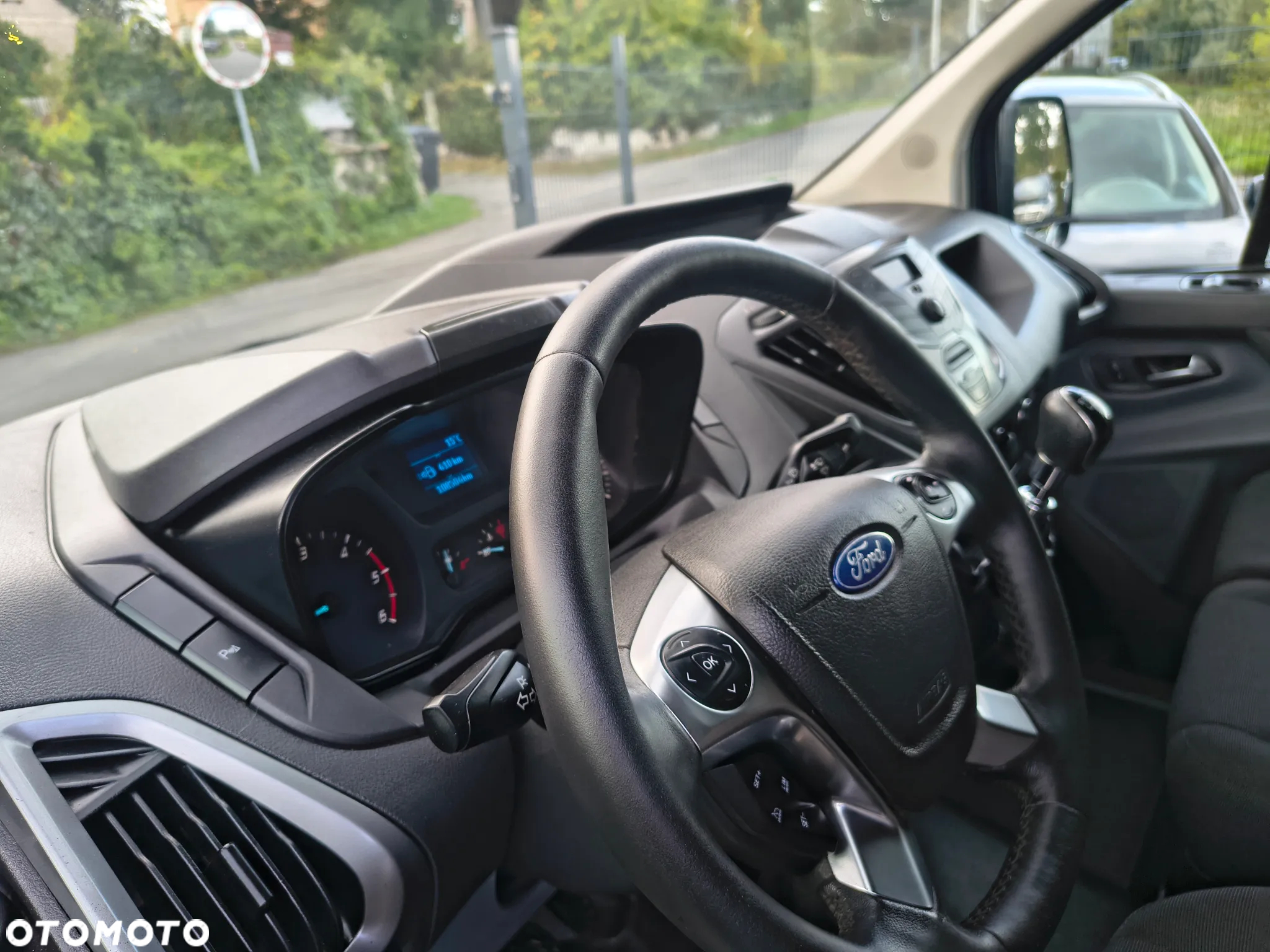 Ford Custom - 20