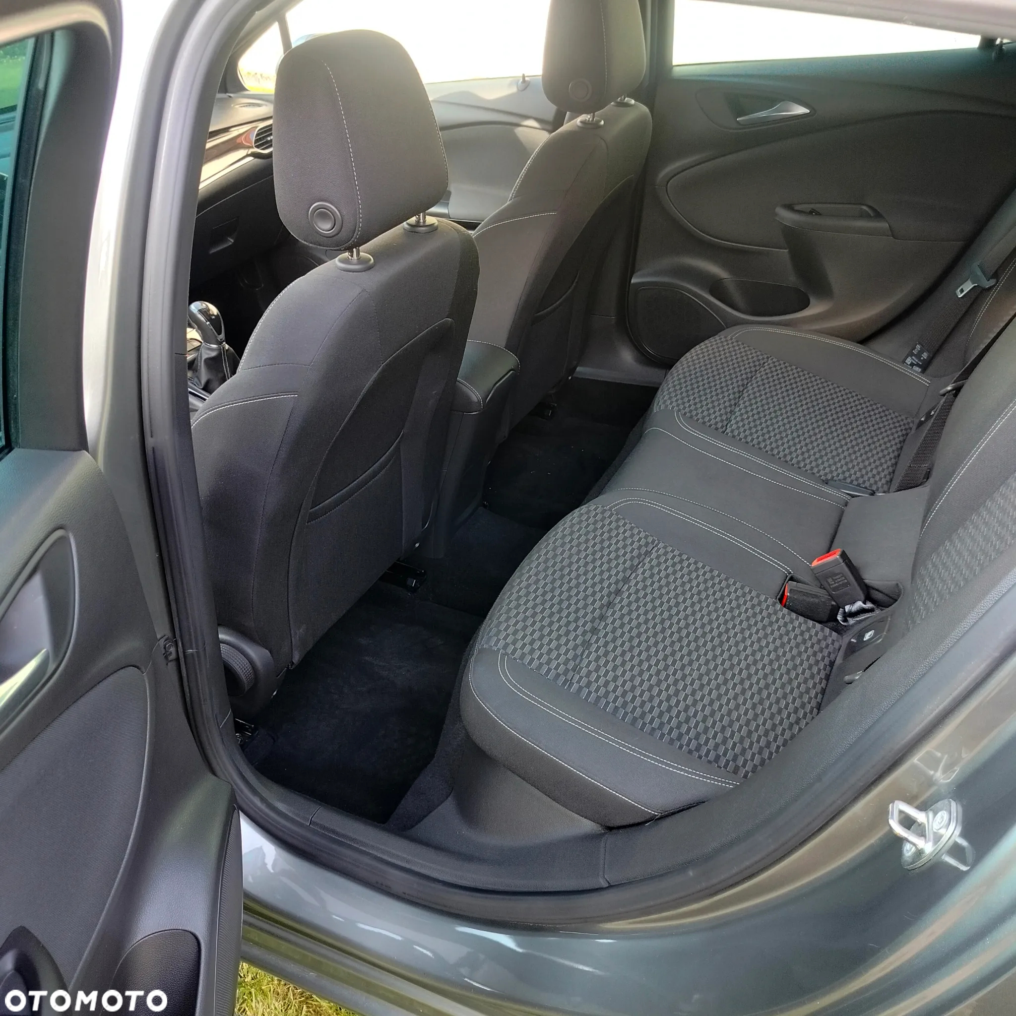 Opel Astra V 1.6 T Dynamic S&S - 11