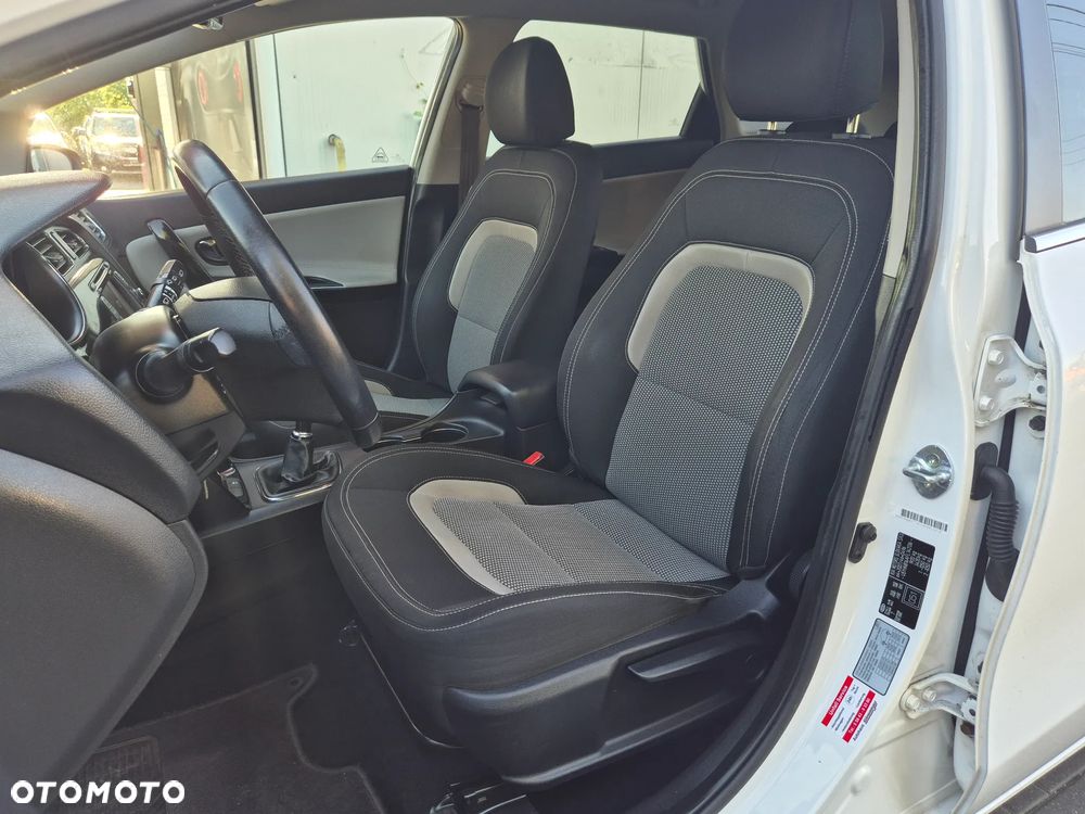 Kia Ceed 1.6 CRDi 128 Platinum Edition - 25