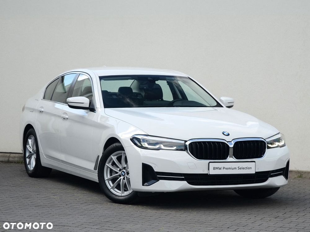 BMW Seria 5 518d mHEV - 13