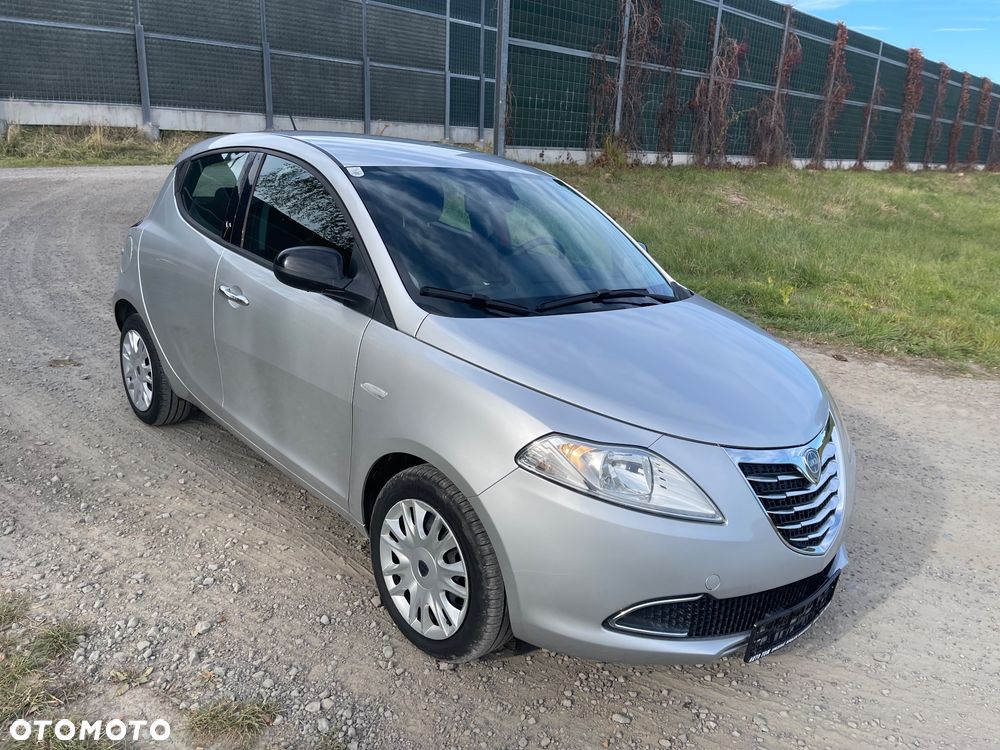 Lancia Ypsilon