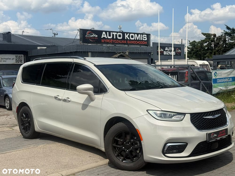 Chrysler Pacifica - 1