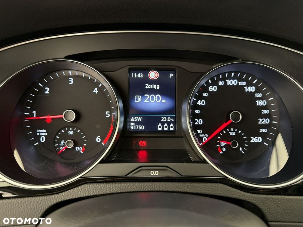 Volkswagen Passat - 16
