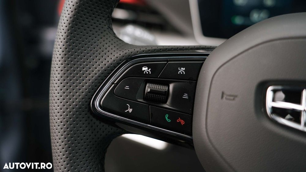 Geely Coolray - 24