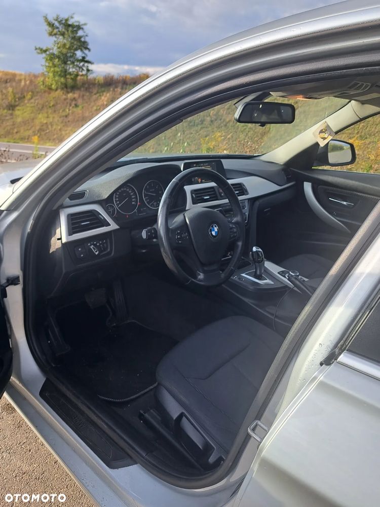BMW Seria 3 318d - 16