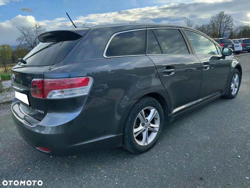 Toyota Avensis - 15