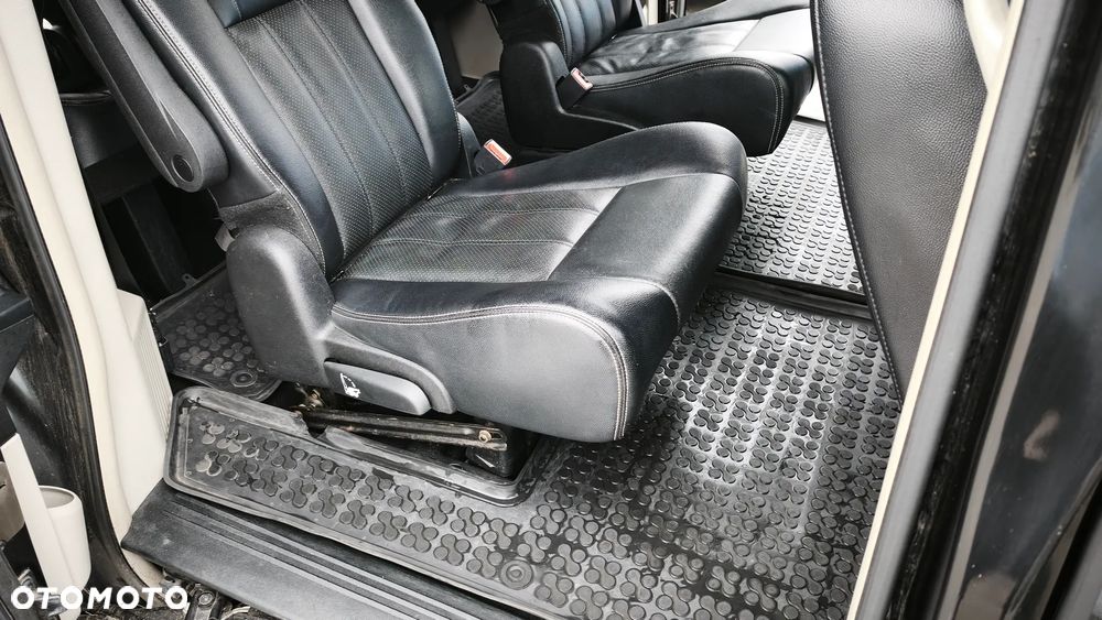 Chrysler Town & Country 3.6 Limited - 19